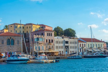 Hanya, Yunanistan, 21 Ağustos 2022: Girit 'in eski kenti Chania' da liman.