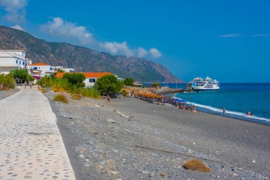 Agia Roumeli, Yunanistan, 22 Ağustos 2022: Yunan adası Girit 'teki Agia Roumeli' de yaz günü.