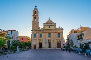 Chania, Yunanistan, 23 Ağustos 2022: Chania 'daki Bakire Meryem Katedrali' nin Sunumunun Gündoğumu.