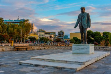 Heraklion, Yunanistan, 24 Ağustos 2022: Heraklion, Yunanistan 'da Eleftherios Venizelos Heykeli.
