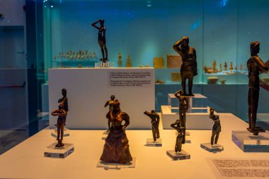 Heraklion, Yunanistan, 24 Ağustos 2022: Yunanistan 'ın Girit kentindeki Heraklion Arkeoloji Müzesinde tarihi eserler koleksiyonu.