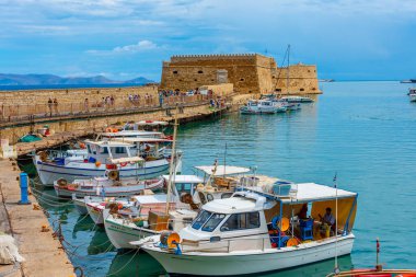 Heraklion, Yunanistan, 24 Ağustos 2022: Rocca a Mare Fortress in Greek town Heraklion.