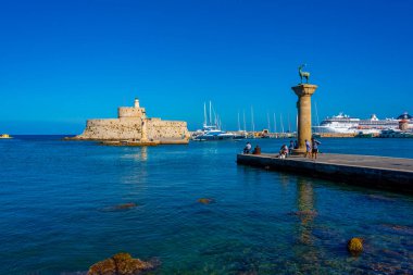 Rodos, Yunanistan, 27 Ağustos 2022: Yunan adası Rodos 'ta Aziz Nicholas Kalesi.