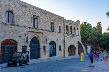 Rodos, Yunanistan, 27 Ağustos 2022: Rodos Belediye Sanat Galerisi.