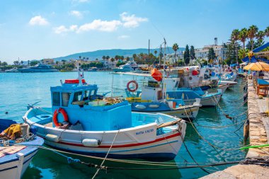 Kos, Yunanistan, 28 Ağustos 2022: Yunan adası Kos 'ta liman.