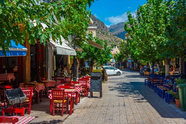 stock image Palaiochora, Greece, August 21, 2022: People are strolling at a tourist street in Greek town Palaiochora at Crete island.