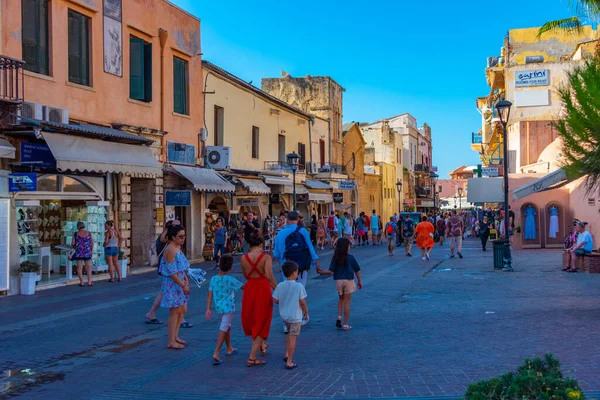 Chania Griekenland Augustus 2022 Mensen Wandelen Een Toeristische Straat Griekse — Stockfoto