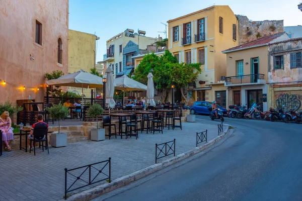 Chania Grécia Agosto 2022 Vista Pôr Sol Uma Rua Turística — Fotografia de Stock