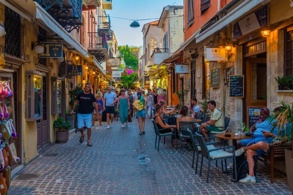 그리스 샤니아 2022 크레타섬에 그리스의 카타니아에서 관광객들의 거리를 한눈에 수있다 — 스톡 사진