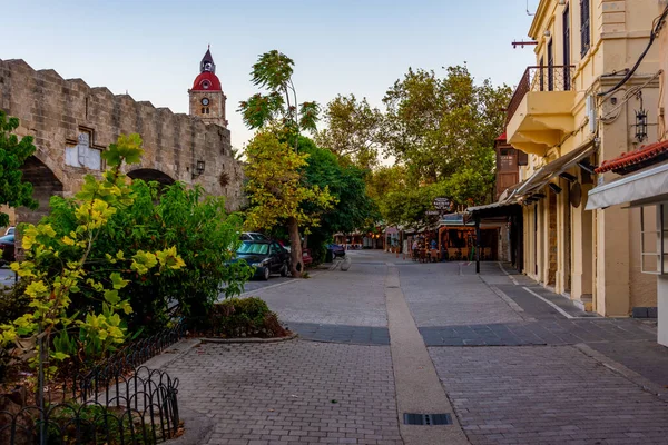 Rhodes Grèce Août 2022 Vue Lever Soleil Sur Une Rue — Photo