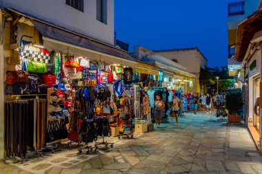 Kos, Yunanistan, 28 Ağustos 2022: Yunan kenti Kos 'ta gün batımı manzaralı.