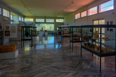 Nemea, Yunanistan, 3 Eylül 2022: Yunanistan 'daki Nemea Arkeoloji Müzesi.