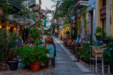 Nafplio, Yunanistan, 3 Eylül 2022: Yunan kenti Nafplio 'nun günbatımı manzarası.