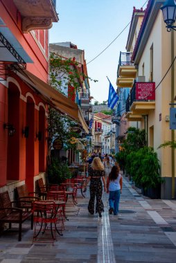 Nafplio, Yunanistan, 3 Eylül 2022: Yunan kenti Nafplio 'nun günbatımı manzarası.