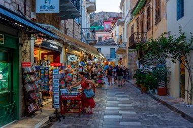 Nafplio, Yunanistan, 3 Eylül 2022: Yunan kenti Nafplio 'nun günbatımı manzarası.
