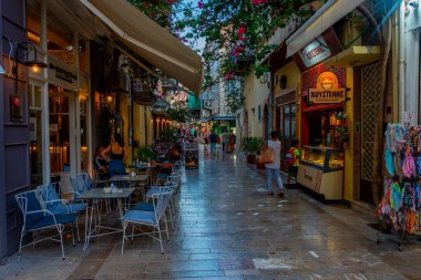Nafplio, Yunanistan, 3 Eylül 2022: Yunan kenti Nafplio 'nun günbatımı manzarası.
