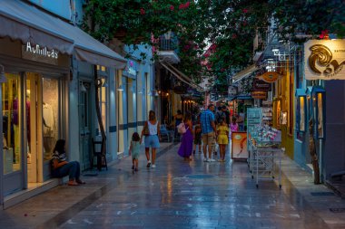 Nafplio, Yunanistan, 3 Eylül 2022: Yunan kenti Nafplio 'nun günbatımı manzarası.