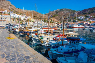 Hydra, Yunanistan, 4 Eylül 2022: Yunanistan 'daki Hydra limanına bakış.