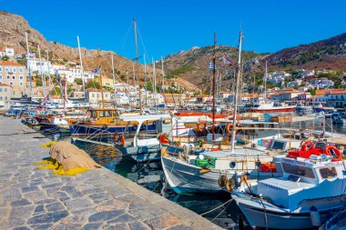 Hydra, Yunanistan, 4 Eylül 2022: Yunanistan 'daki Hydra limanına bakış.