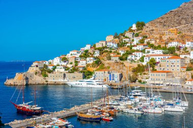 Hydra, Yunanistan, 4 Eylül 2022: Yunanistan 'daki Hydra limanına bakış.