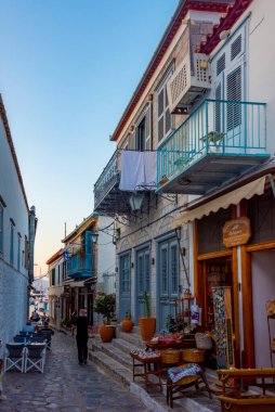 Hydra, Yunanistan, 4 Eylül 2022: Yunan kenti Hydra 'nın günbatımı manzarası.