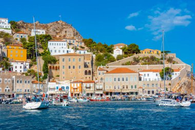 Hydra, Yunanistan, 5 Eylül 2022: Yunanistan 'daki Hydra limanına bakış.