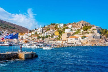 Hydra, Yunanistan, 5 Eylül 2022: Yunanistan 'daki Hydra limanına bakış.
