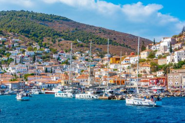Hydra, Yunanistan, 5 Eylül 2022: Yunanistan 'daki Hydra limanına bakış.