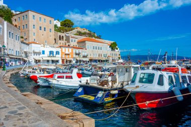 Hydra, Yunanistan, 5 Eylül 2022: Yunanistan 'daki Hydra limanına bakış.