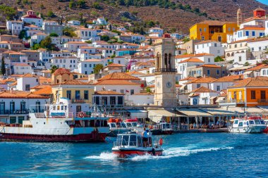 Hydra, Yunanistan, 5 Eylül 2022: Yunanistan 'daki Hydra limanına bakış.