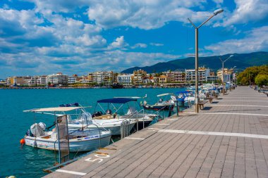 Kalamata, Yunanistan, 7 Eylül 2022: Yunanistan 'ın Kalamata limanında liman gemileri.