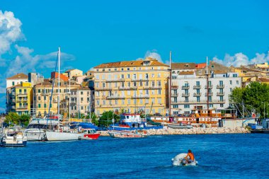 Kerkyra, Yunanistan, 11 Eylül 2022: Yunan Kerkyra kentinin manzarası.