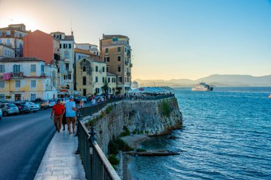 Kerkyra, Yunanistan, 11 Eylül 2022: Yunan adası Korfu 'da günbatımı görünümü.