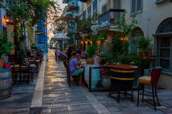 Nafplio Grécia Setembro 2022 Vista Pôr Sol Uma Rua Cidade — Fotografia de Stock