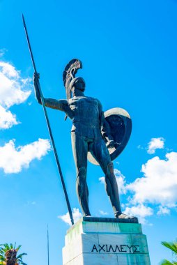 Kerkyra, Yunanistan, 12 Eylül 2022: Yunanistan 'ın Korfu kentindeki Achilleion Sarayı' nda Aşil Heykeli.