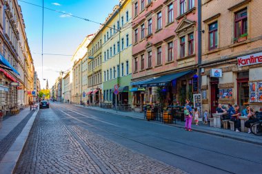 Dresden, Almanya, 6 Ağustos 2022: Alman kenti Dresden Neustadt 'ta günbatımı manzarası.