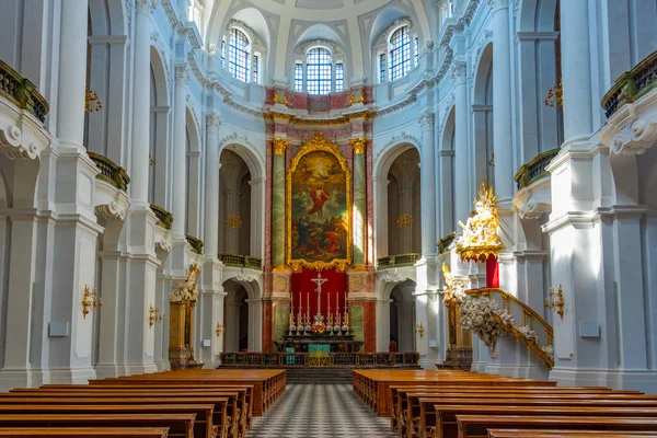 Dresden, Almanya, 8 Ağustos 2022: Dresden, Almanya 'daki Frauenkirche Kilisesi.