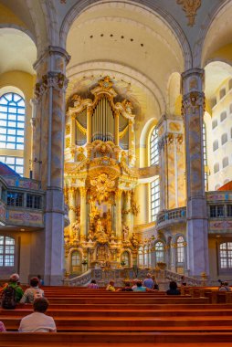 Dresden, Almanya, 8 Ağustos 2022: Dresden, Almanya 'daki Frauenkirche Kilisesi.