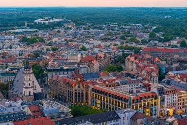 Leipzig, Almanya, 8 Ağustos 2022: Dresden 'in Marktplatz Meydanı ile günbatımı manzarası, Almanya.