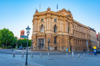 Leipzig, Almanya, 9 Ağustos 2022: Alman kenti Leipzig 'deki Deutsche Bank.