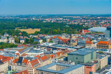 Leipzig, Almanya, 9 Ağustos 2022: Leipzig, Almanya 'da bir yerleşim bölgesinin havadan görünüşü.