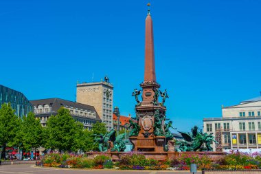 Leipzig, Almanya, 9 Ağustos 2022: Alman kenti Leipzig 'deki Mendebrunnen çeşmesinin manzarası.