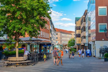 Nurnberg, Almanya, 9 Ağustos 2022: Eski Alman kenti Nurnberg 'de bir sokak manzarası.