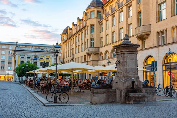 Leipzig, Almanya, 8 Ağustos 2022: Alman kenti Leipzig 'deki Naschmarkt Meydanı.