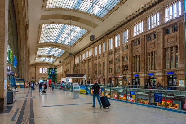 stock image Leipzig, Germany, August 9, 2022: People are waiting inside of the Leipzig train Station, Germany.