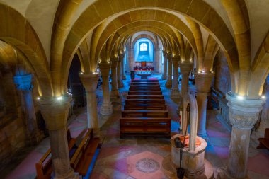 Bamberg, Almanya, 10 Ağustos 2022: Alman Bamberg kasabasındaki katedralin içi.