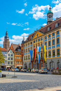 Coburg, Almanya, 10 Ağustos 2022: Eski Alman şehri Coburg 'daki Marktplatz Meydanı' ndaki belediye binası.