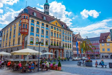 Coburg, Almanya, 10 Ağustos 2022: Eski Alman şehri Coburg 'daki Marktplatz Meydanı' ndaki belediye binası.