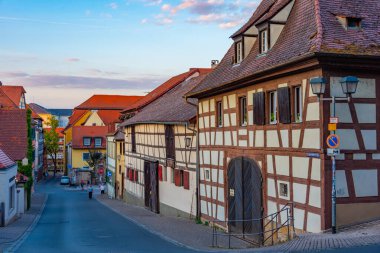 Bamberg, Almanya, 10 Ağustos 2022: Eski Alman kasabası Bamberg 'de sokak.