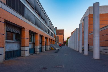 Nurnberg, Almanya, 11 Ağustos 2022: Alman kenti Nurnberg 'in İnsan Hakları Sokağı gündoğumu.